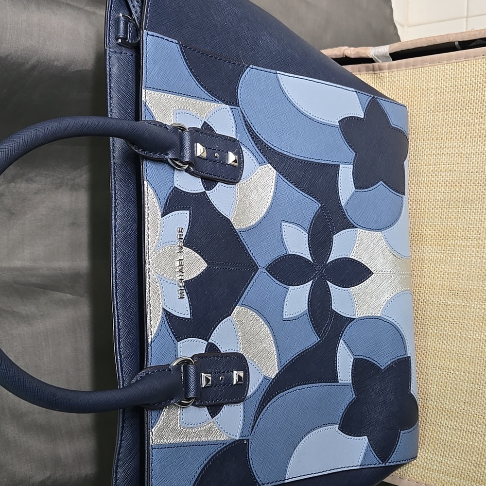Michael Kors Blue  Patterned Tote EUC - Picture 14 of 16